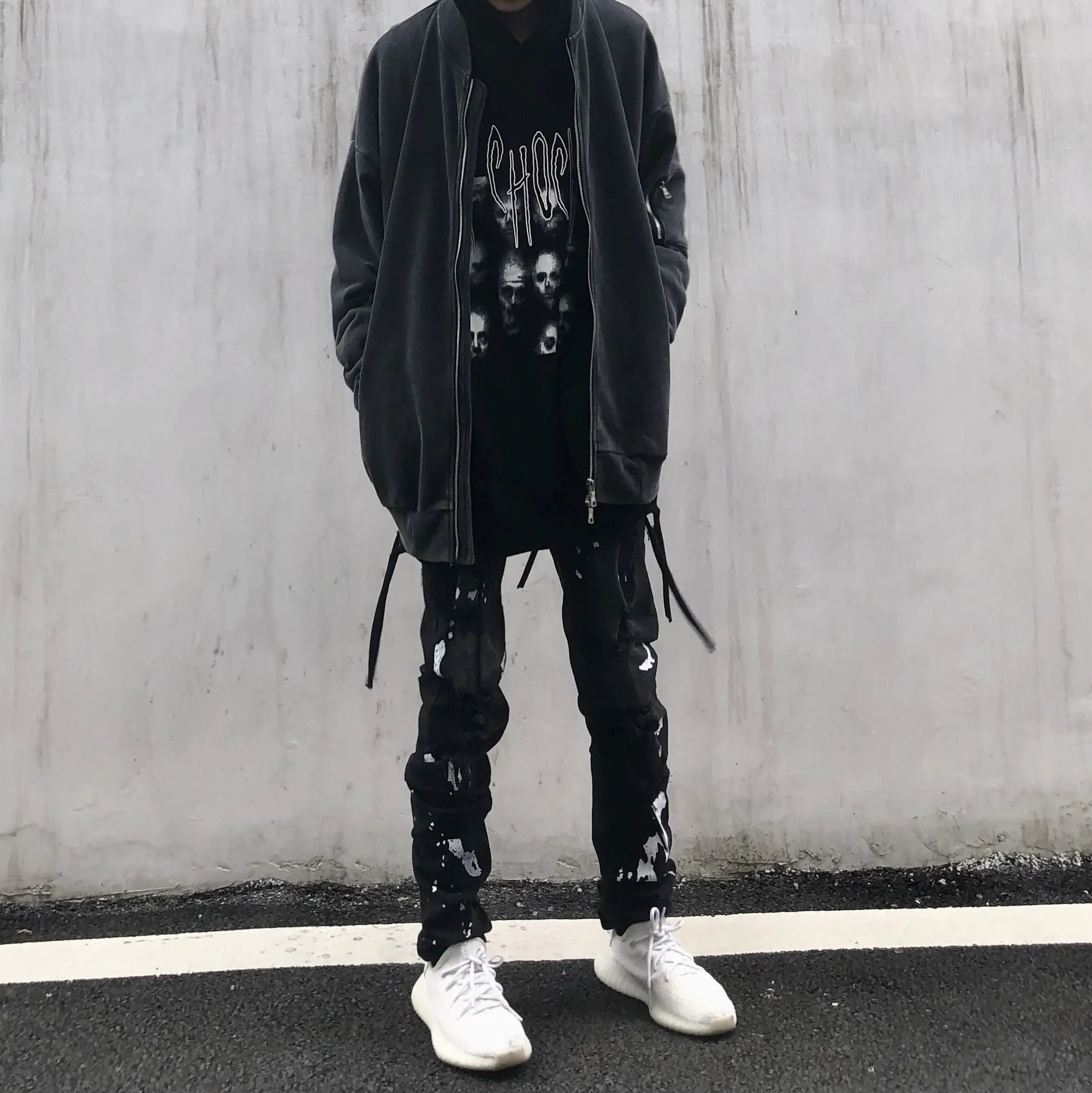 Trendy Men's Distressed Jeans with Paint Splatter Design