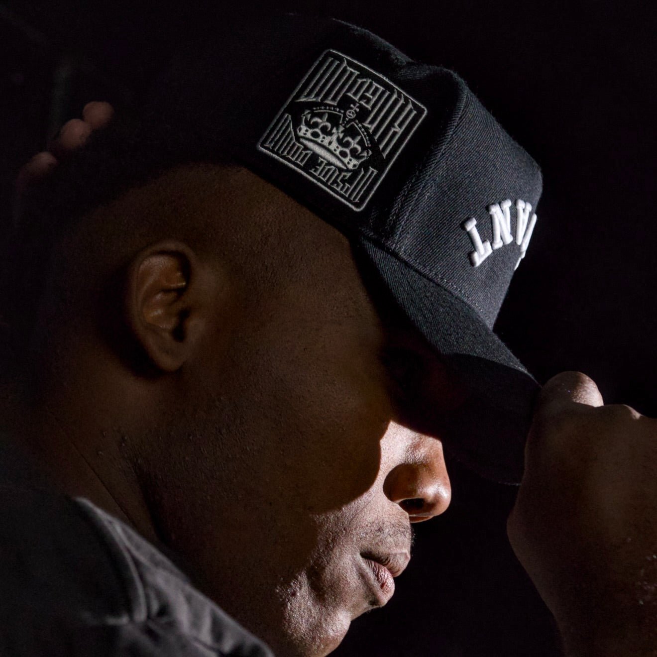 SERVANT Premium Wool Blend SnapBack - Black/White